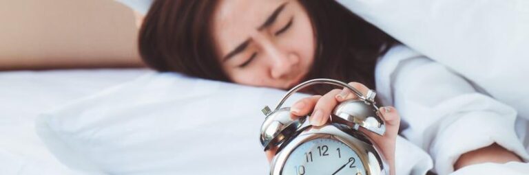Dlaczego wstawanie z łóżka rano sprawia ci trudności?