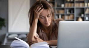 Dlaczego Ciągle Czuję Się Senna? Odkryj Przyczyny Uporczywego Zmęczenia